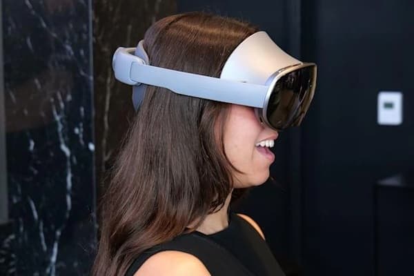 Cận cảnh kính thực tế ảo Galaxy XR của Samsung, cạnh tranh Apple Vision Pro