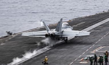 Trung Quốc ngỏ lời giúp Mỹ trong vụ rơi máy bay ở Biển Đông