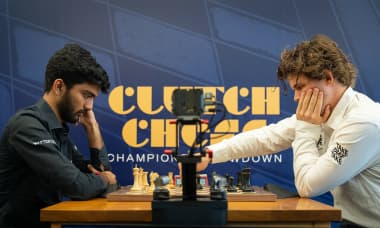 Vua cờ Gukesh xin thua trong thế hòa Carlsen