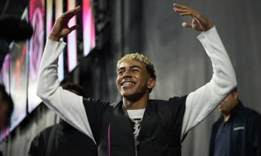 Yamal mua biệt thự cũ của Pique, Shakira