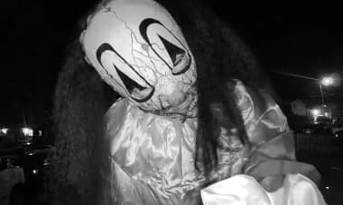 Trêu chọc người thân bằng trò chơi khăm dọa giết