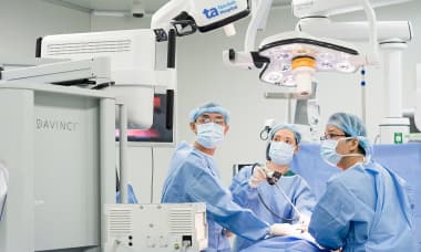 Từ Mỹ về Việt Nam điều trị ung thư bằng robot