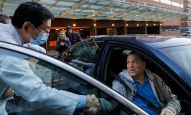 Người Mỹ sống lâu nhất với thận lợn phải chạy thận trở lại