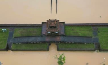 Kinh thành Huế, phố cổ Hội An bị lũ nhấn chìm