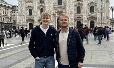 Du khách tiết kiệm tiền bằng cách bay từ Anh sang Italy ăn tối