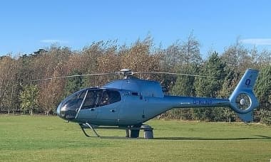 Làng quê náo loạn vì trực thăng của khách ăn sáng