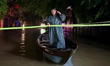 Người Đà Nẵng chờ cứu hộ trong đêm